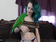 Leeloo feet on the table