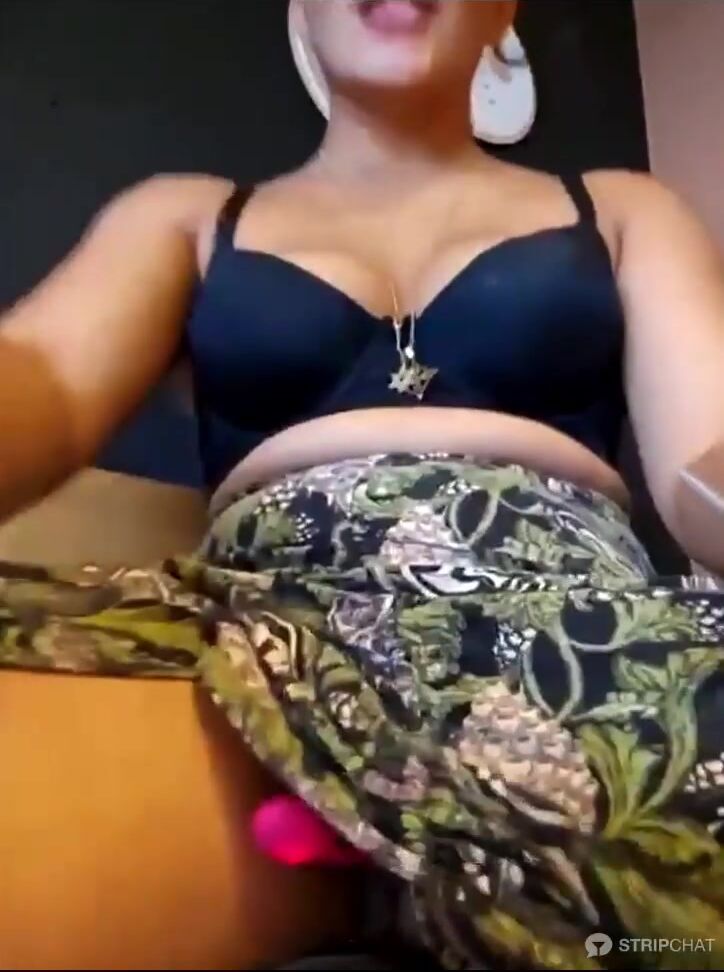 Aliisha Public toilet fingering