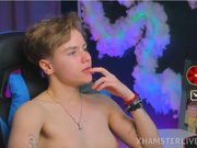 Jean_Wilsons shows her beautiful tits