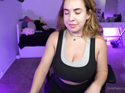 Ruby_May forgets to turn off camera during livestream