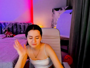 eliss_walkers doing her makeup topless