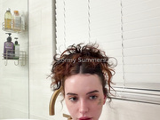 Stormy summers eating in bath