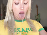 Bimbo spit play