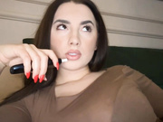 EclipseLunaireSouveraine playing in her chest