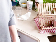 VibeWithMommy piss in the kitchen sink