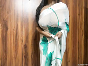 best best saree boobs show