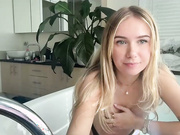 jayebunnyy in the tub