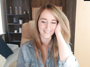 laila_lorenn teases with a toy in her pussy