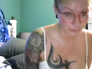 Tattooed Blonde ; Rubia tatuada