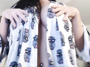 Linda nena con tetas enormes