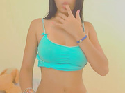 camilitasu shows her small pussy