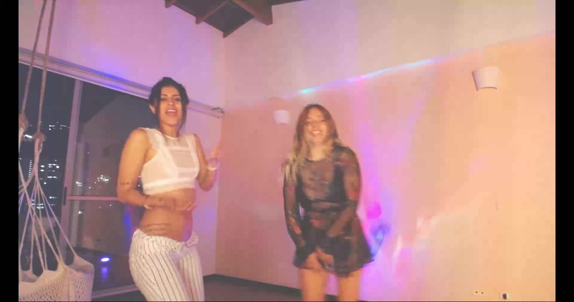 Kendalltyler and her naked ass friend