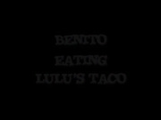 Sparklelulu gets fingered by delivery guy