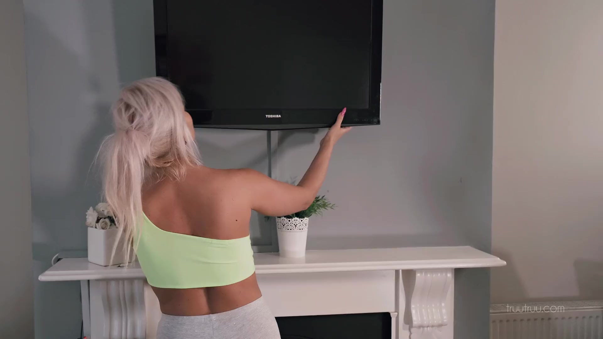 kate-truu FULL Blond MILF in Yoga Pants Takes Deepthroa