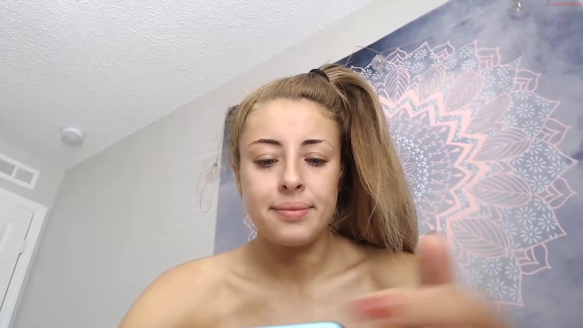 collegecamfam girl play with her teenage pussy