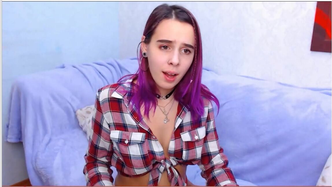 minniemoux flashes pussy doggy style