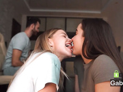 Honey_buunny lesbian french kiss