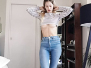 Alicenz – Pillow Riding Ass View