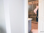 Honey Fucks the Delivery Boy