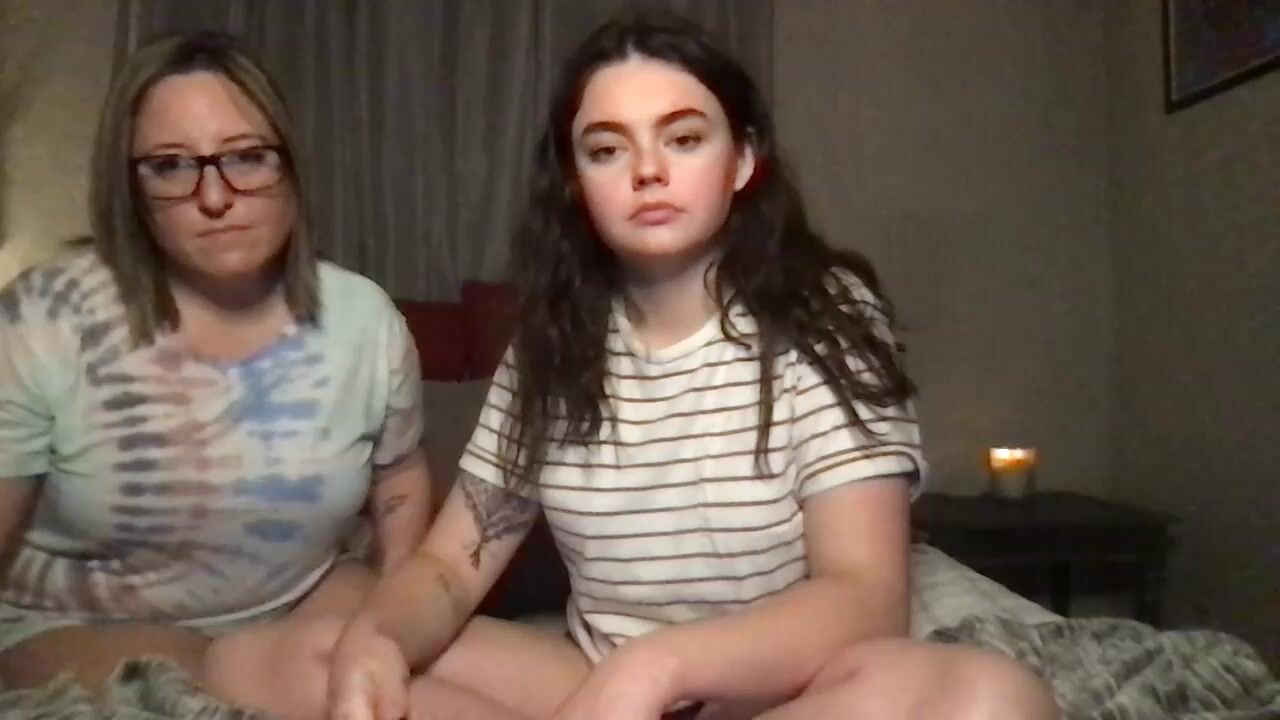 Mom and daughter - OMG!