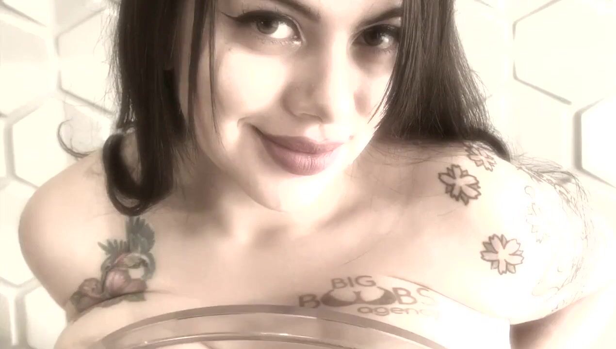 Shanie Gaviria - Boobs festival