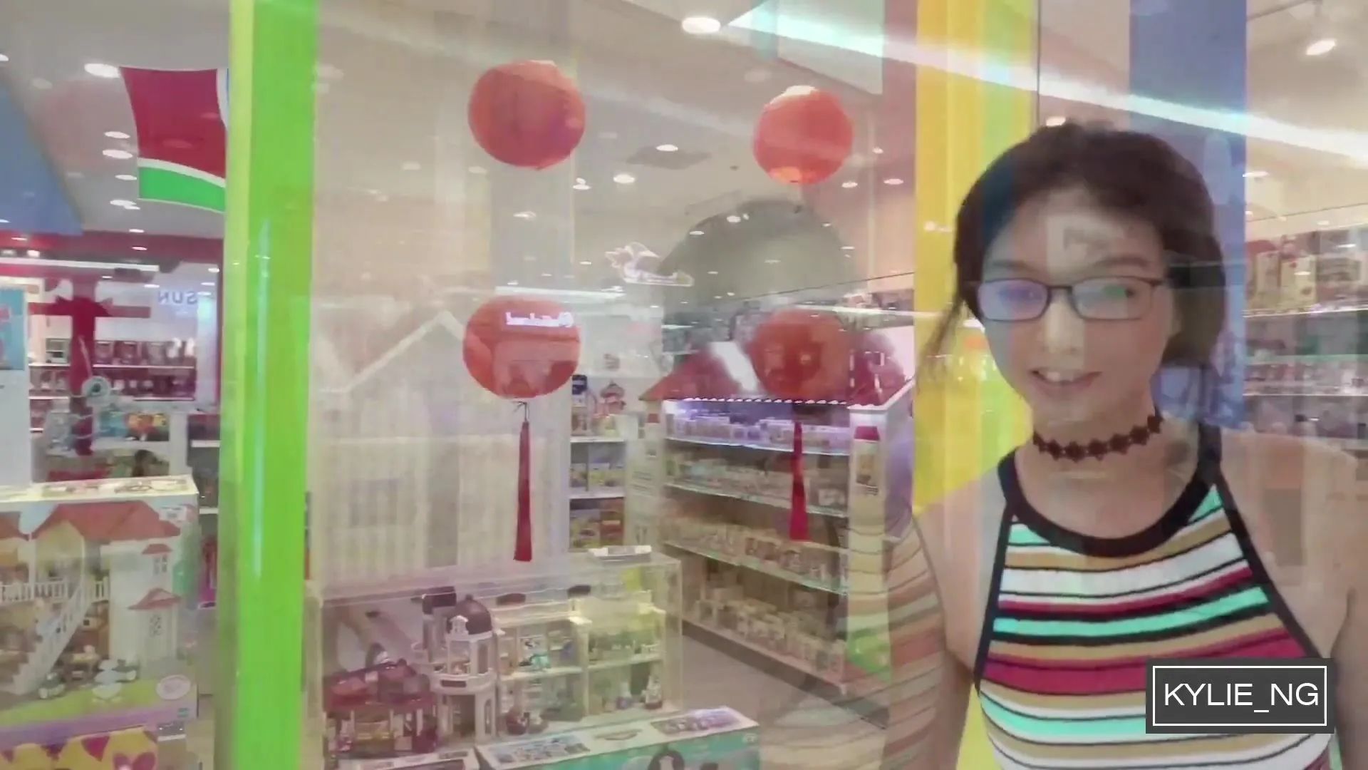 Girls Flashing At Mall Girls Flashing At Mall