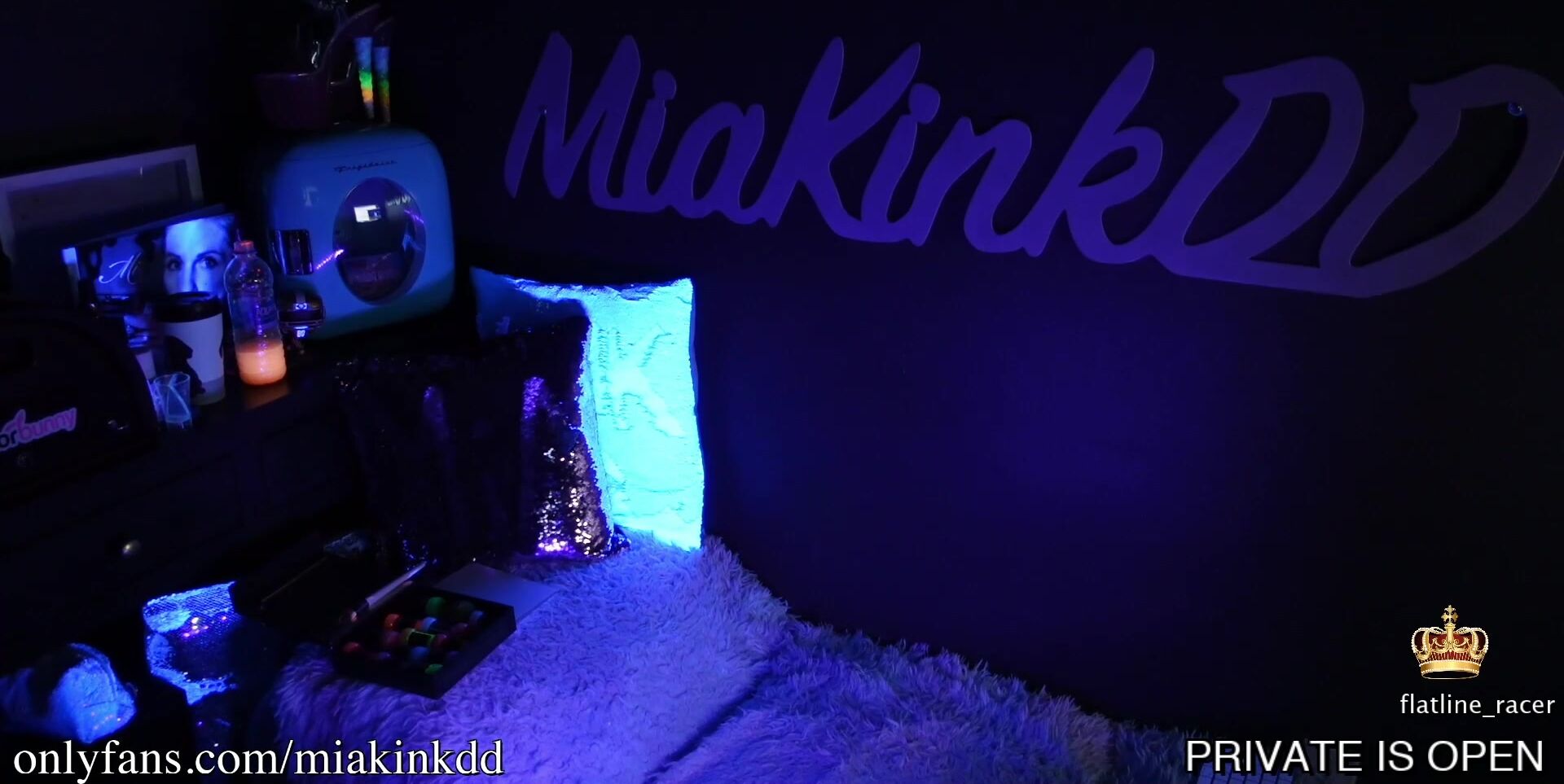 Miakinkdd nude painting