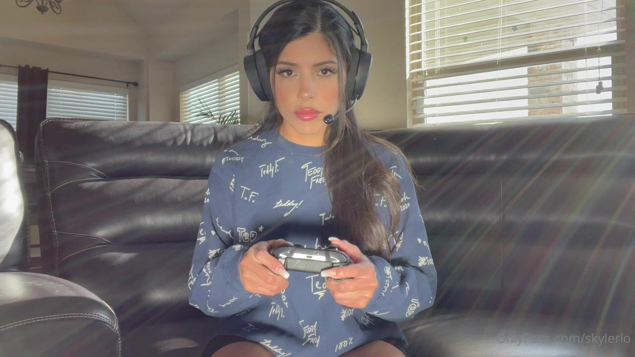 Skyler Lo = Gamer Girl