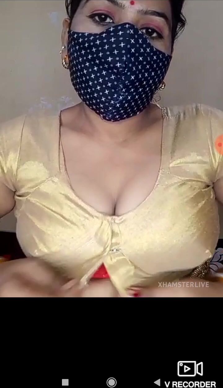 Geetahousewife boobs