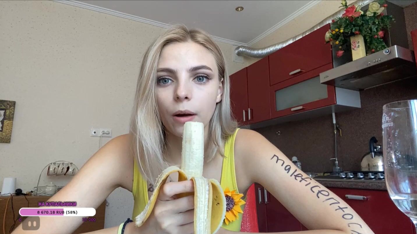 Busya18plus deep throats banana