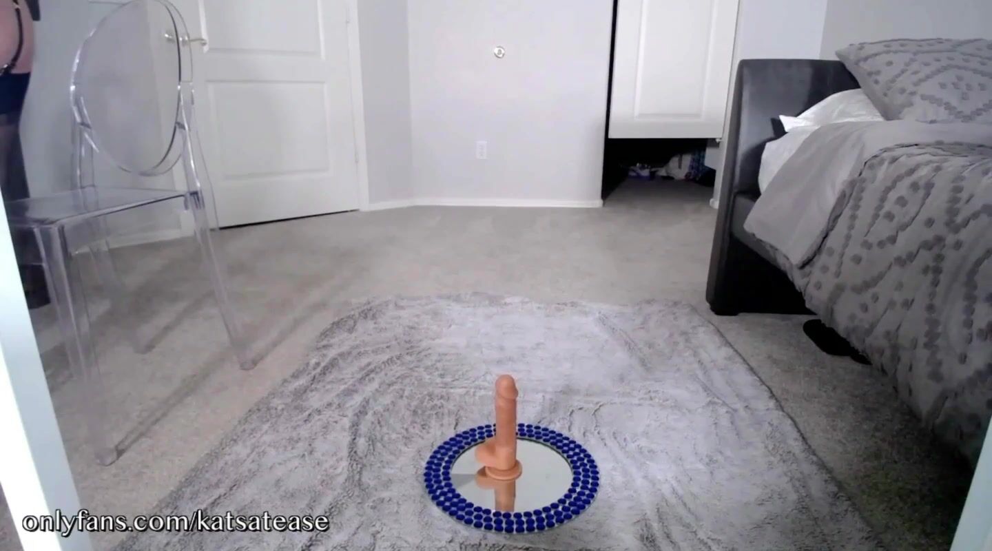 Katsatease Rides Dildo on Floor 2022-01-22(4)