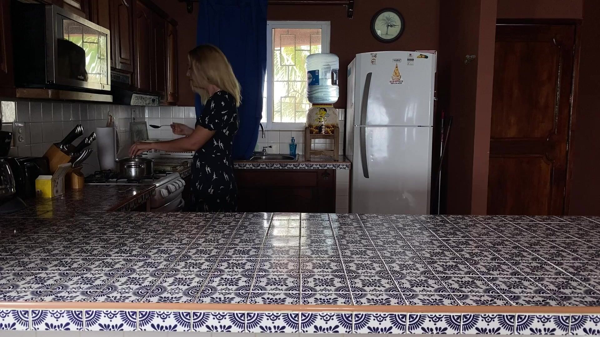 mona wales fucking mommy in the kitchen