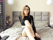 Lisa_Robins / LisaMaken masturbates