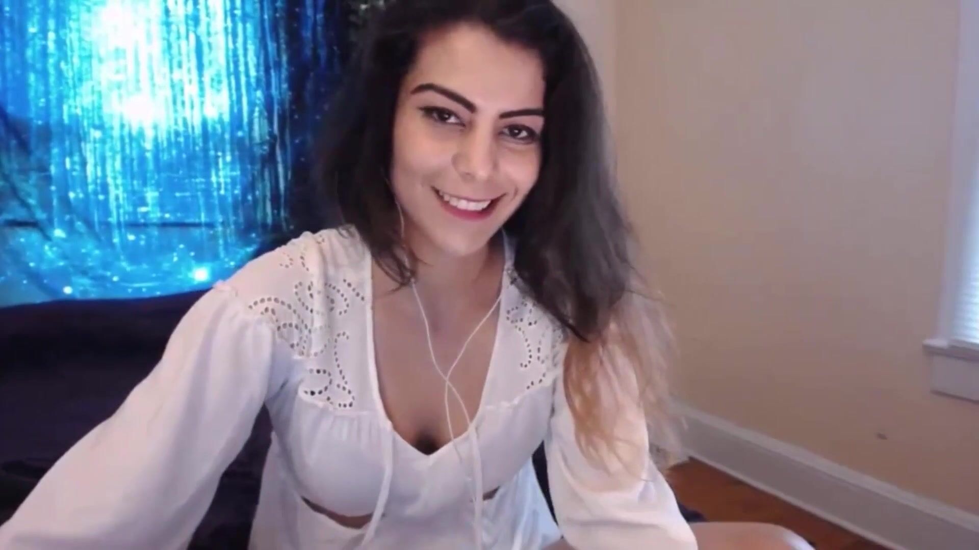 E_laine masturbating