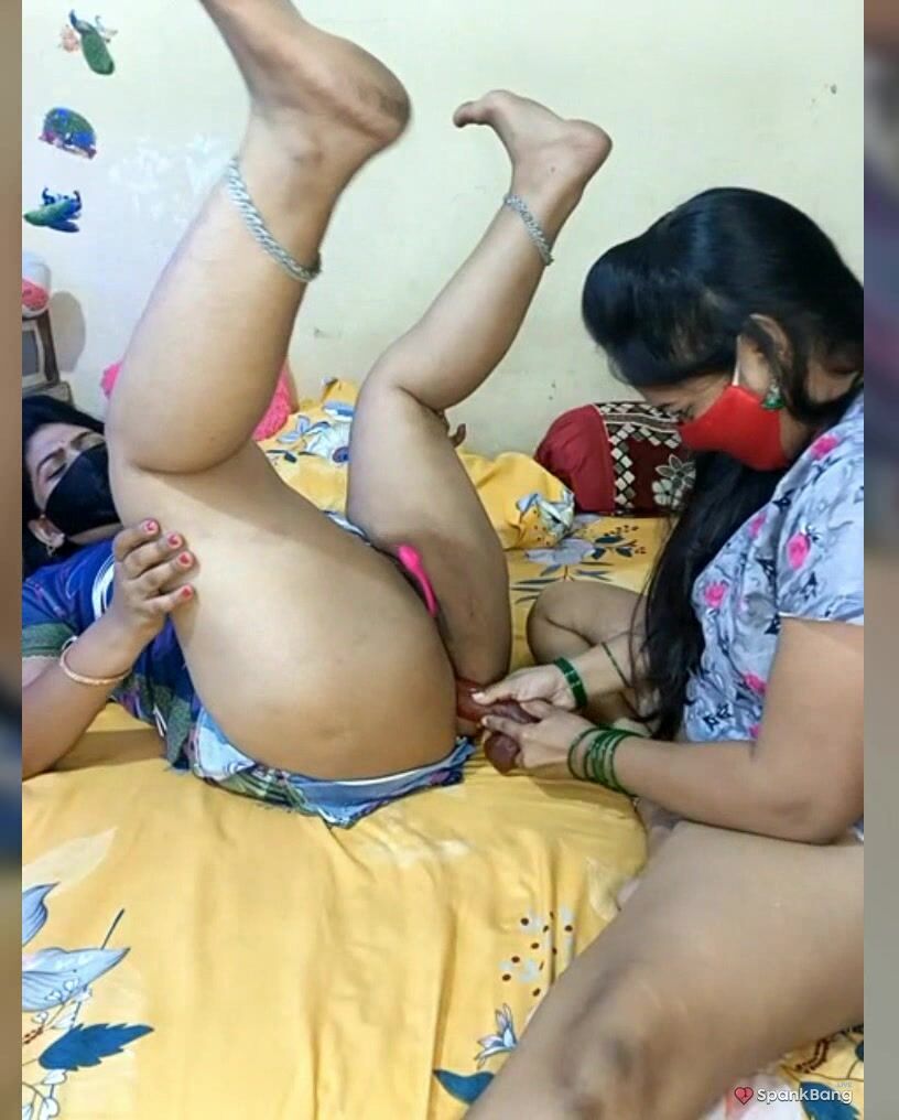 Geetahousewife dildo in ass