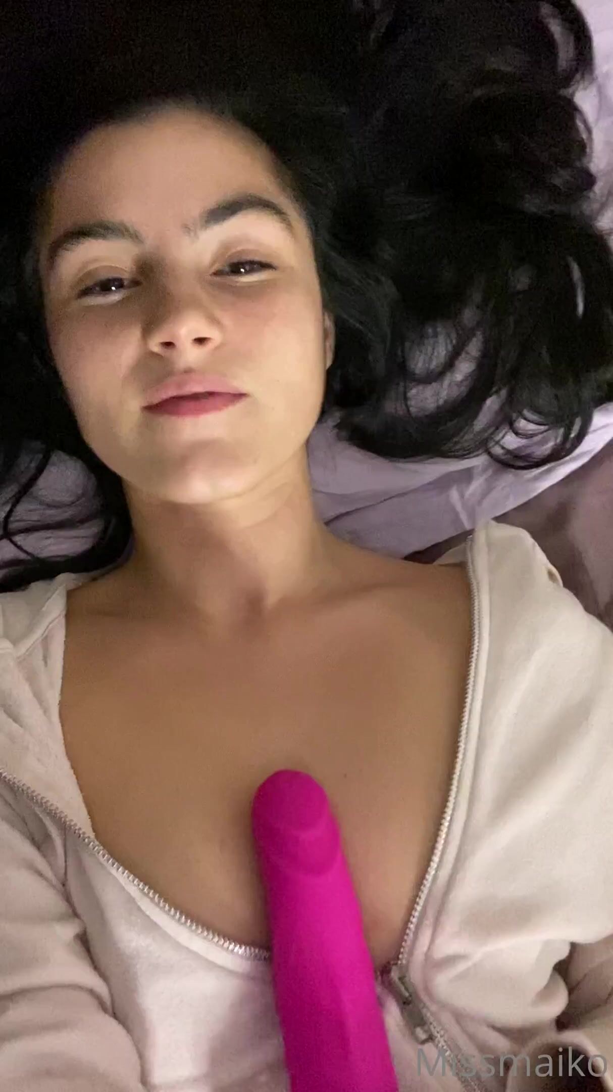 MissMaiko dildo suck