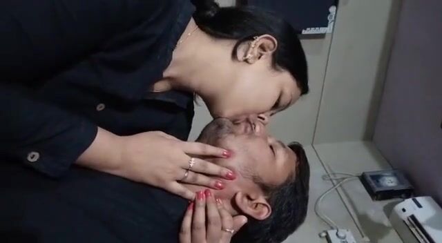 Deep kissing couples