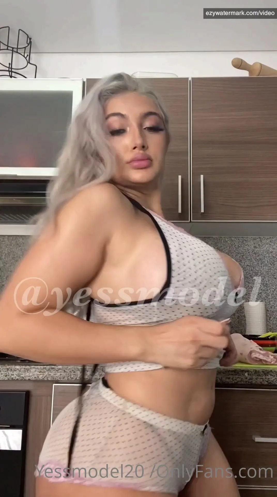 Yessmodel naked