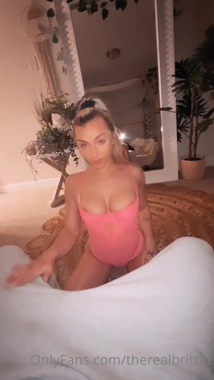 Therealbrittfit footjob