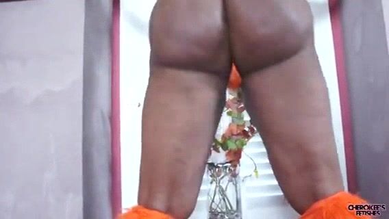 VICTORIA CAKES BIG BOOTY