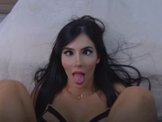 GABRIELLAPARISI LJ MAKING AEGO FACES IN CLOSE UP