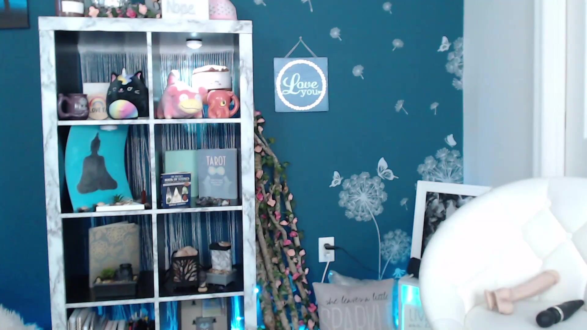 Laceycoffeegirl cums on huge dildo