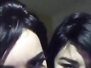 2 pendejas tetonas se desnudan en un Facebook Live