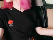 sofie mox solo in car