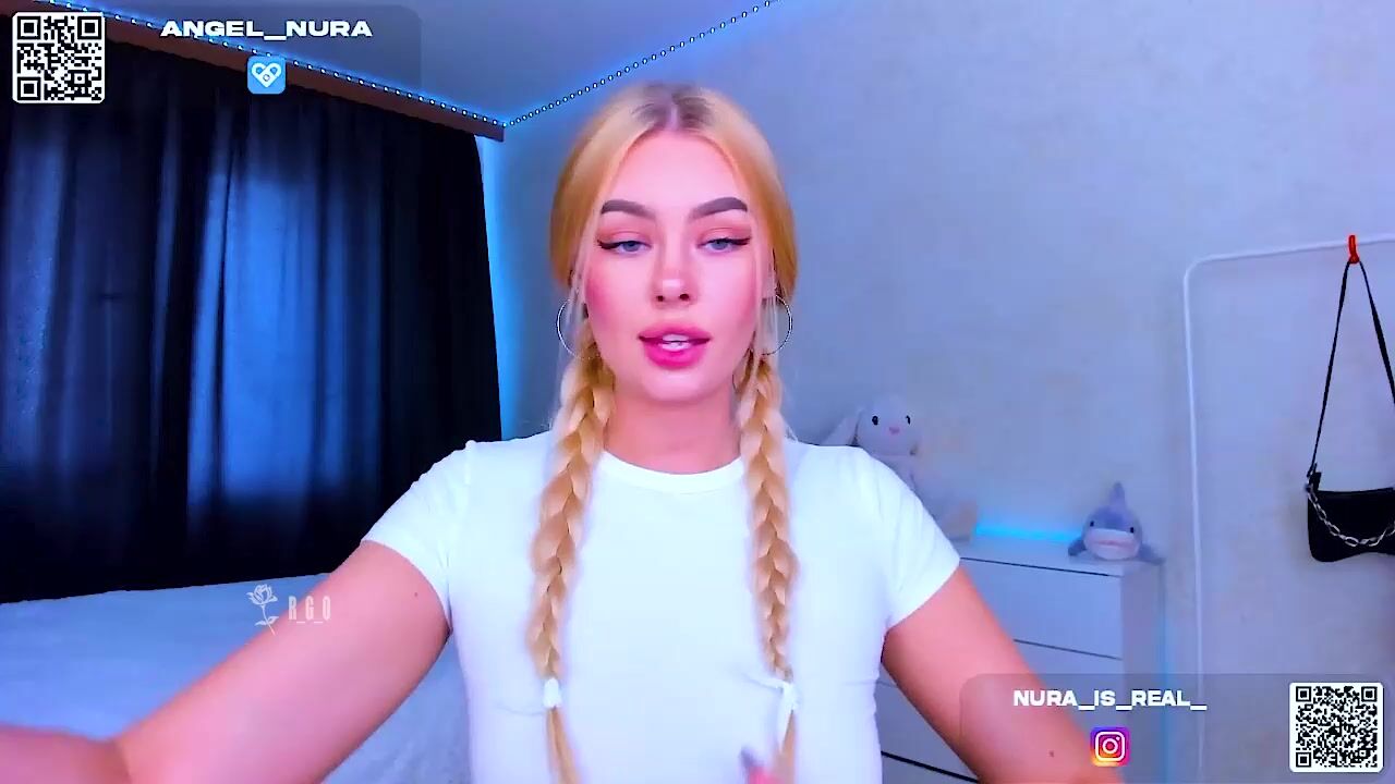 8a8y_nura licks camera like a friendly Bitch