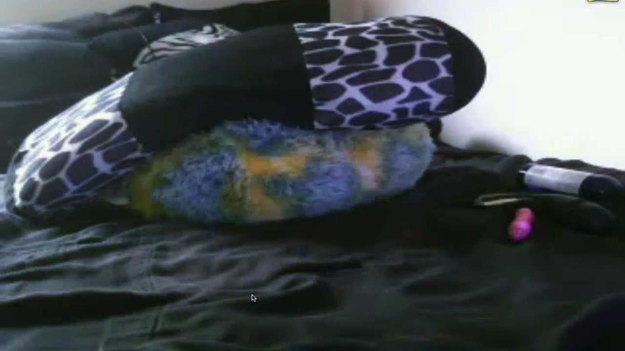 Cockyangel playing with a vibrator 2013 11.16