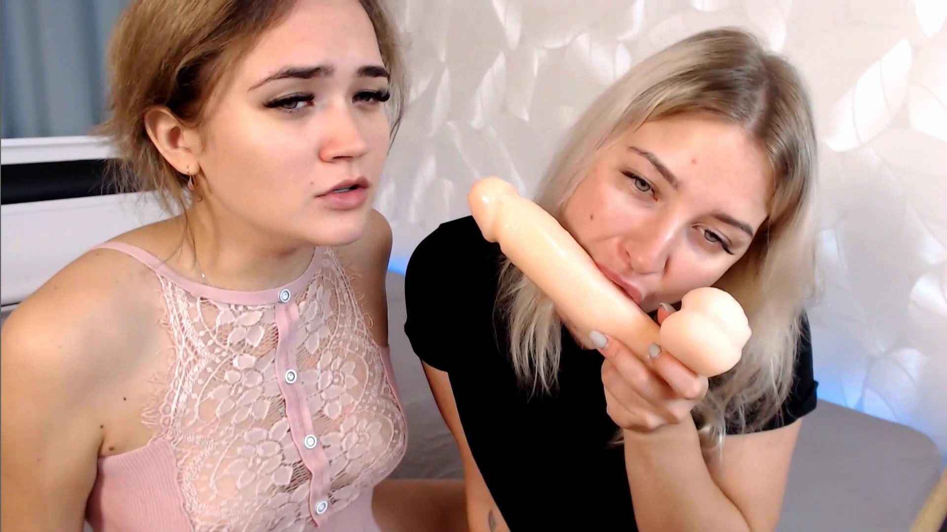 Safiamegan dildo blowjob 2019-08-17