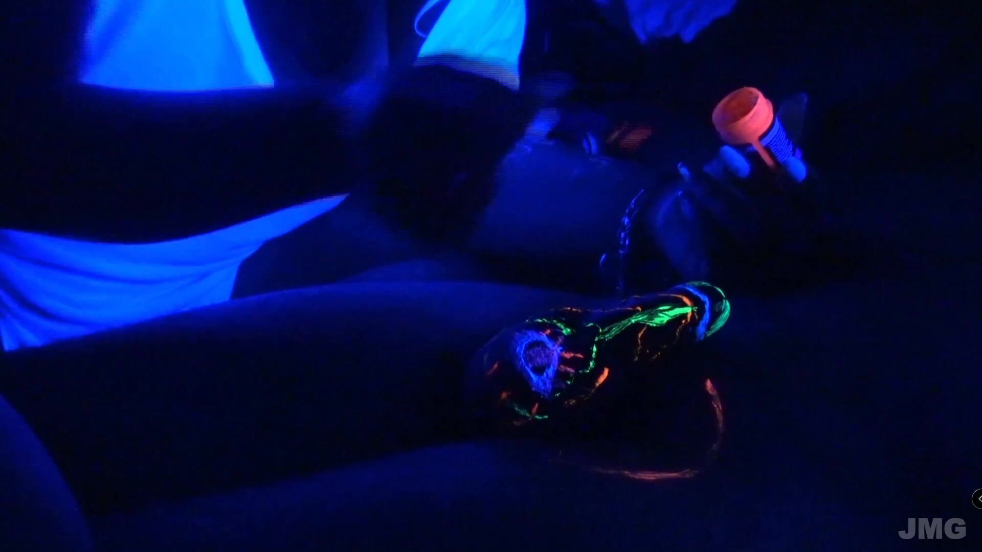 Jazmin guzman - BLACK LIGHT BODY PAINTING 1