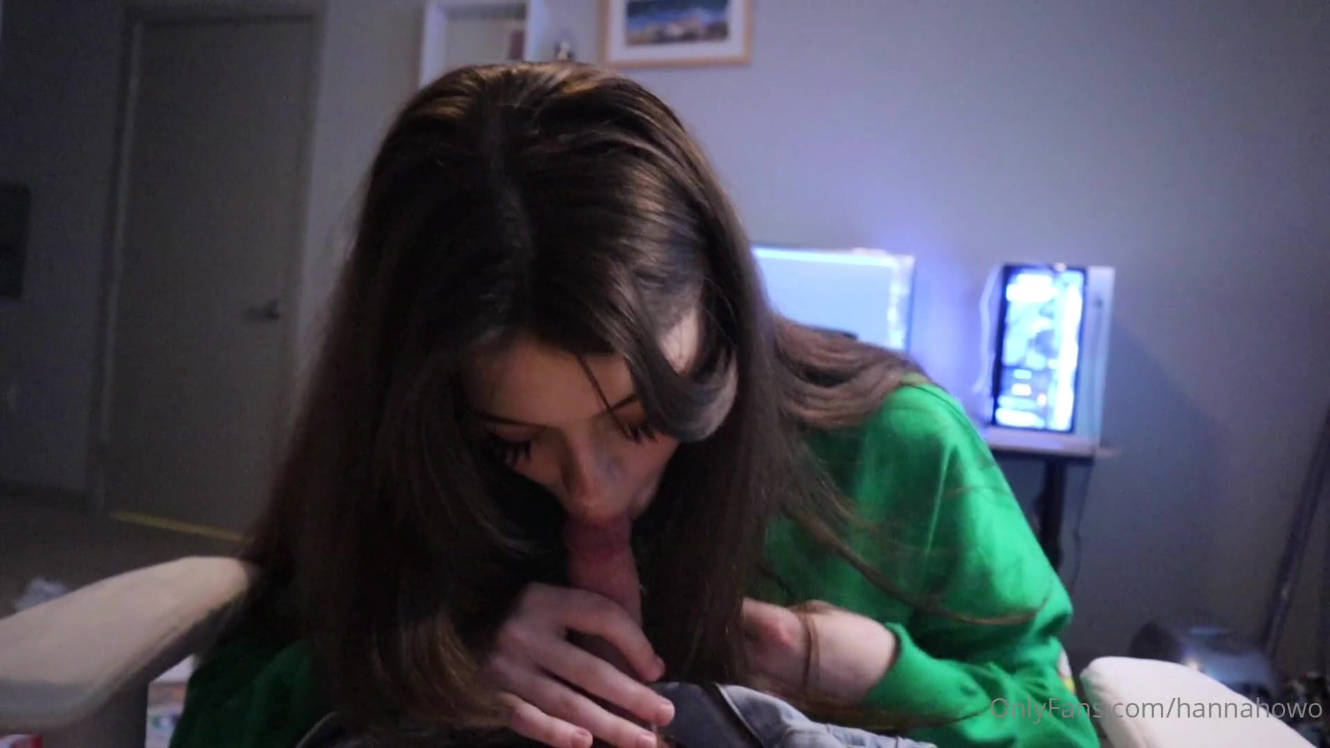 Hannah Owo blowjob 2